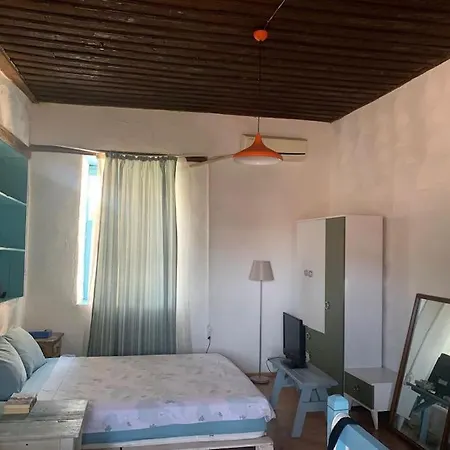 Begonviller Icinde Sirin Bir Ev Nyaraló